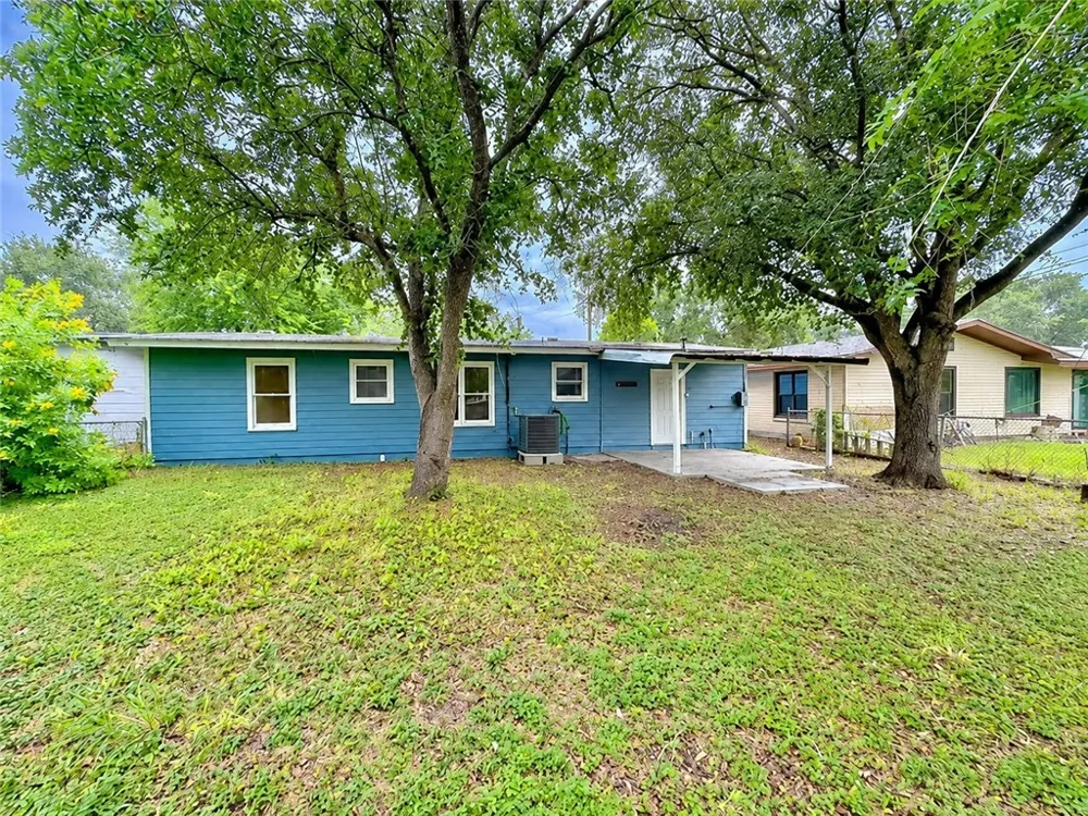 1316 E Johnston Avenue Kingsville, TX 78363
