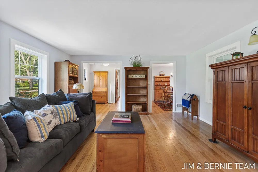 131 E 31st Street Holland City, MI 49423
