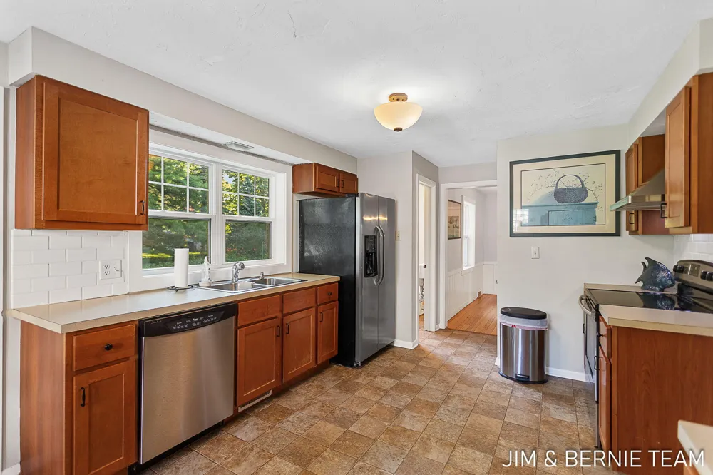 131 E 31st Street Holland City, MI 49423