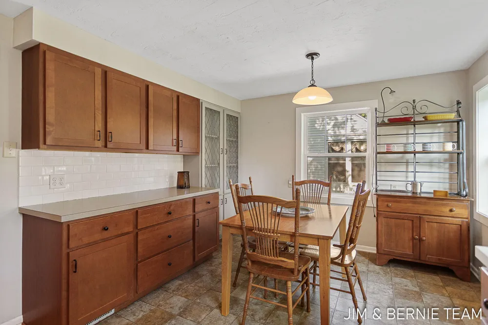 131 E 31st Street Holland City, MI 49423