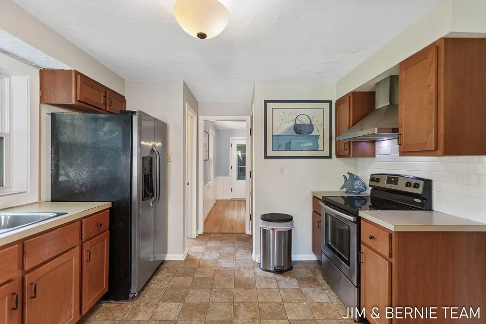 131 E 31st Street Holland City, MI 49423