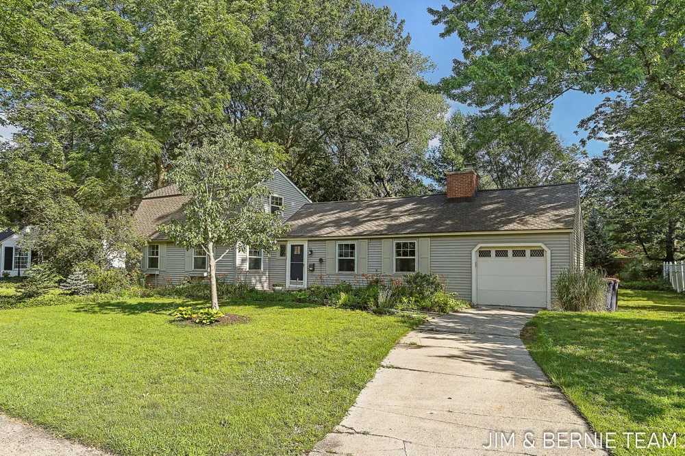 131 E 31st Street Holland City, MI 49423