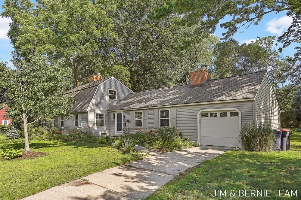 131 E 31st Street Holland City, MI 49423