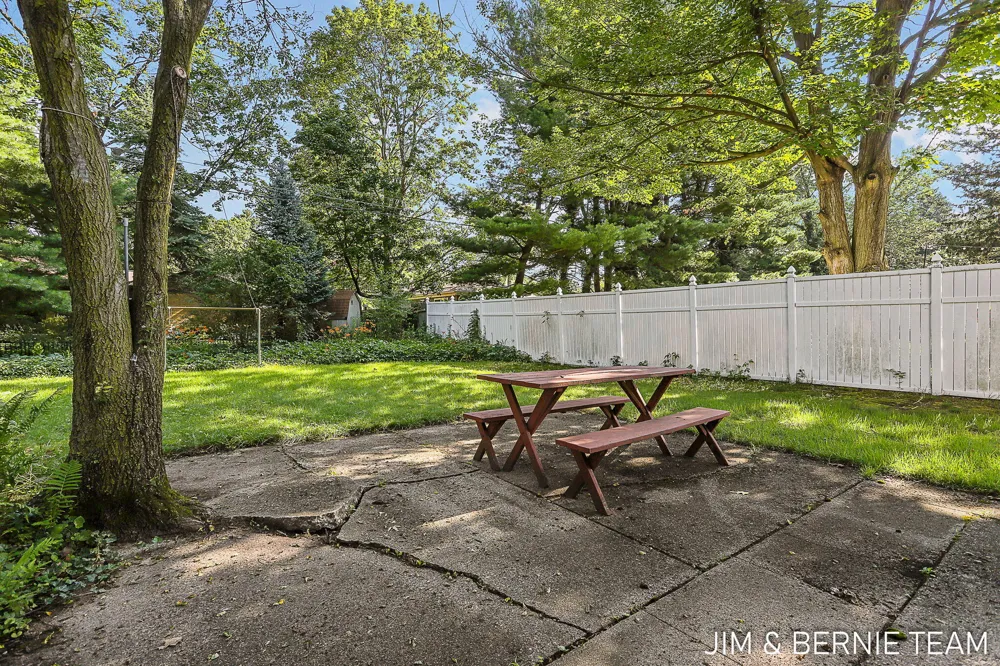 131 E 31st Street Holland City, MI 49423