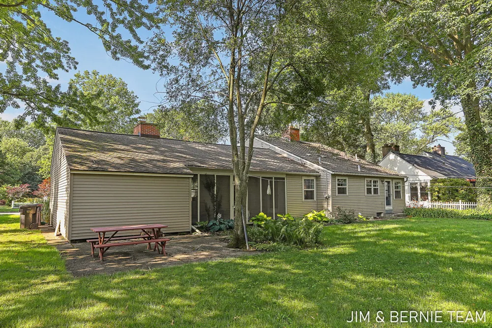 131 E 31st Street Holland City, MI 49423