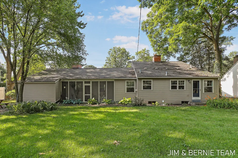 131 E 31st Street Holland City, MI 49423