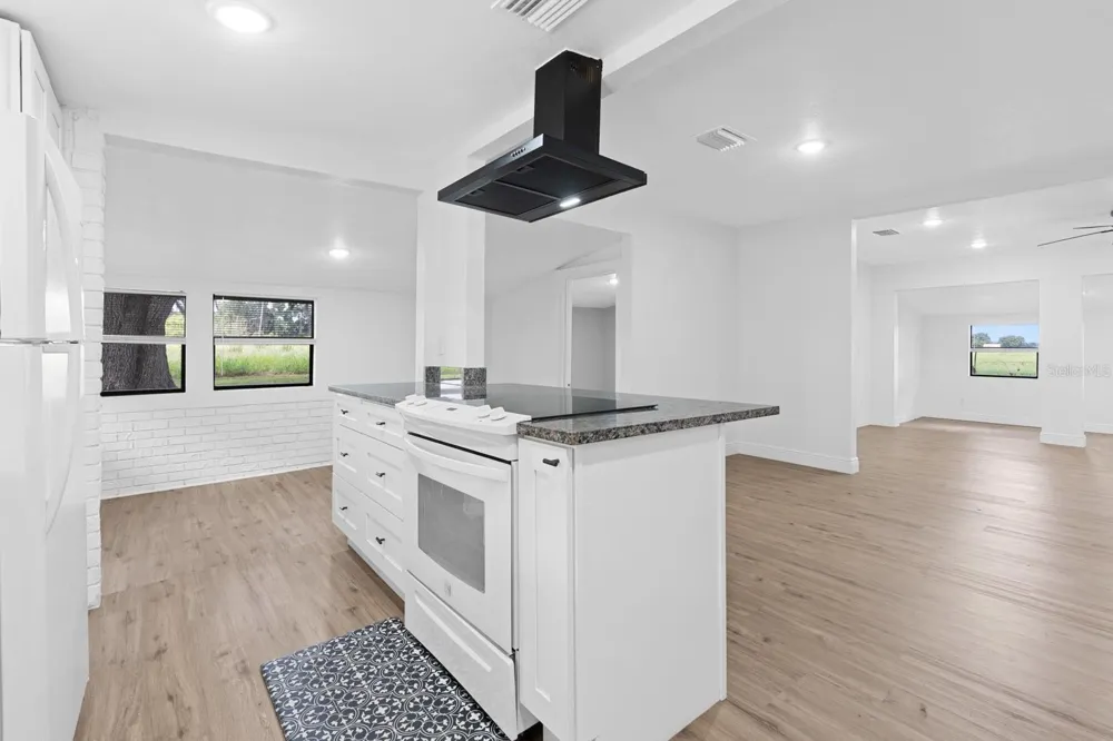 12616 THONOTOSASSA ROAD Thonotosassa, FL 33592