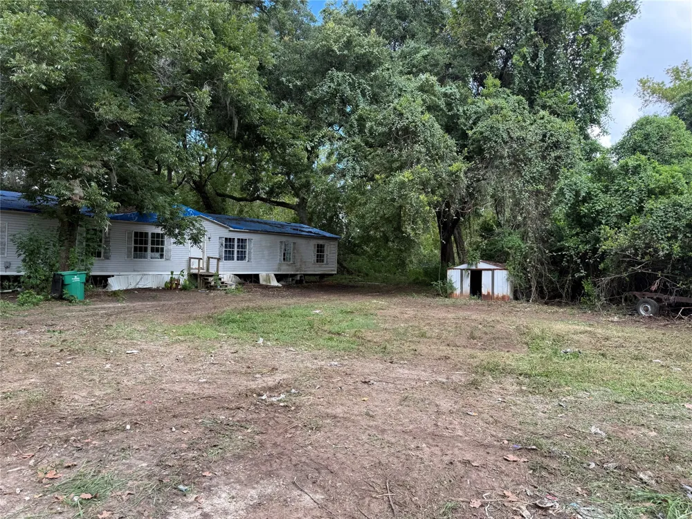 376 River Road Angleton, TX 77515