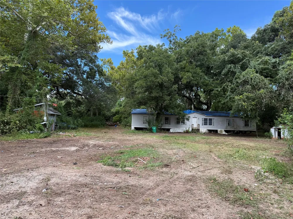 376 River Road Angleton, TX 77515