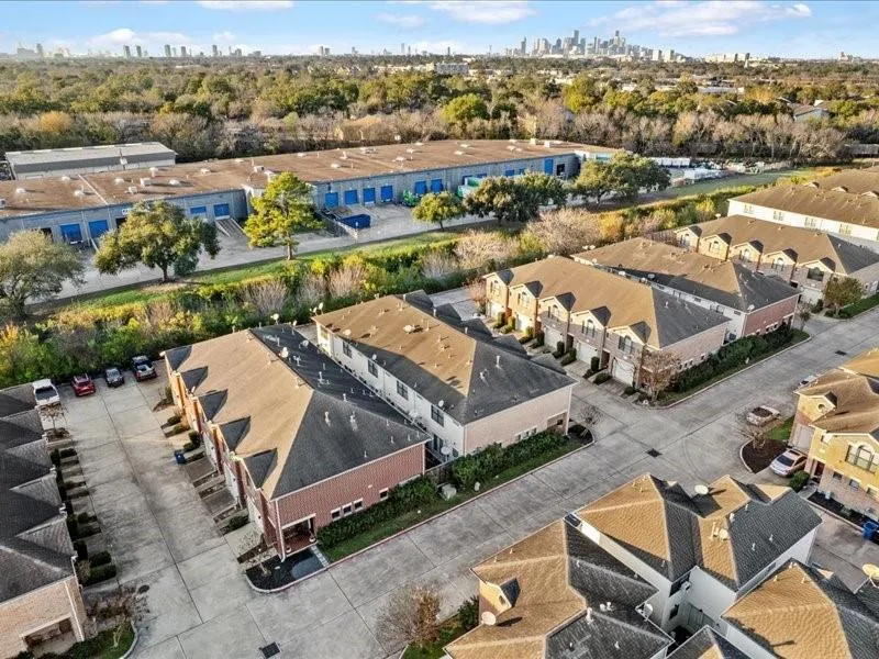 5941 South Loop E #504 Houston, TX 77033