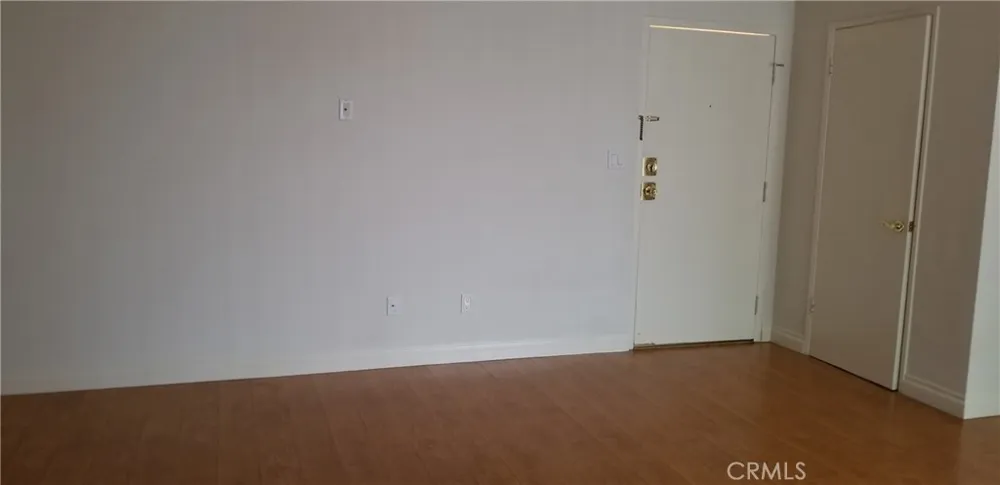 18530 Hatteras Street #102 Tarzana, CA 91356