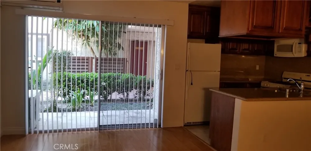 18530 Hatteras Street #102 Tarzana, CA 91356