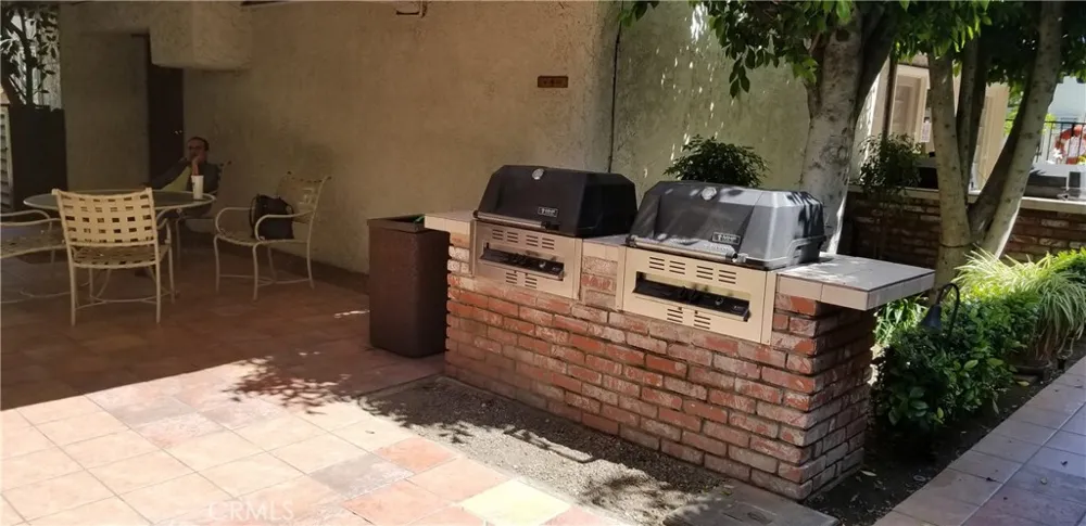 18530 Hatteras Street #102 Tarzana, CA 91356
