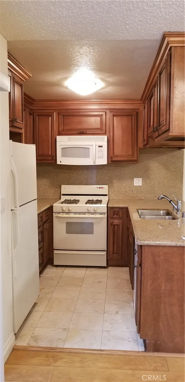 18530 Hatteras Street #102 Tarzana, CA 91356
