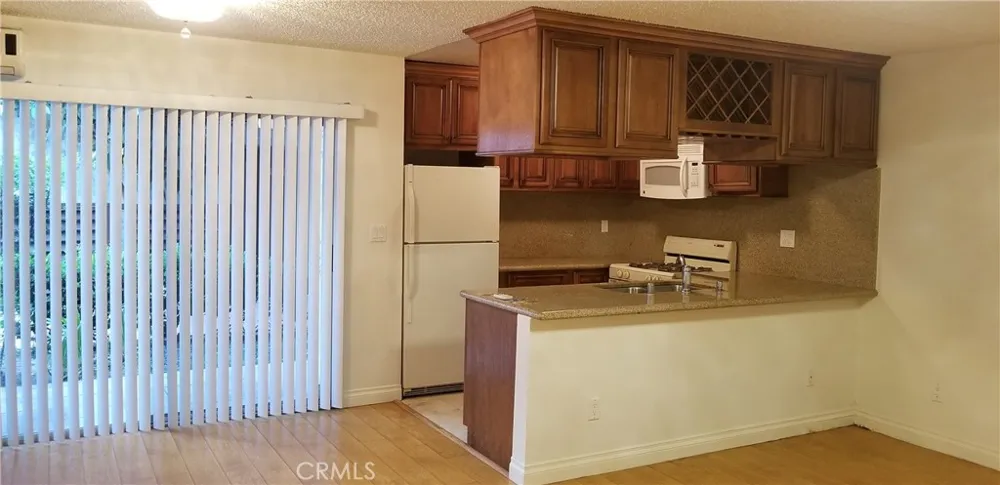 18530 Hatteras Street #102 Tarzana, CA 91356