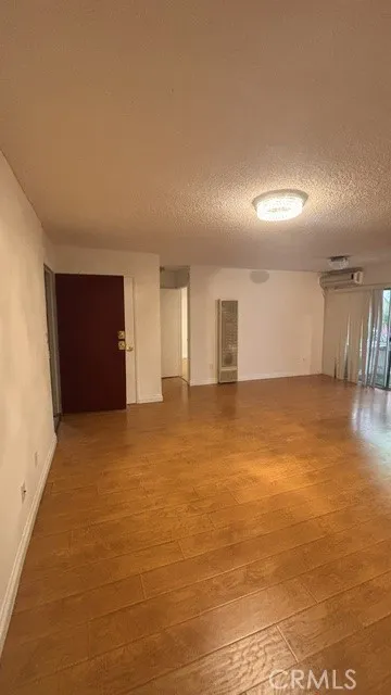 18530 Hatteras Street #102 Tarzana, CA 91356