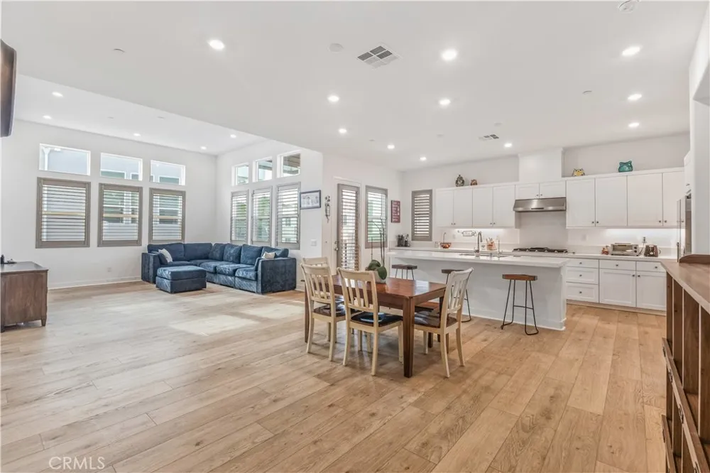 27227 Diamond Peak Lane #302 Valencia, CA 91381