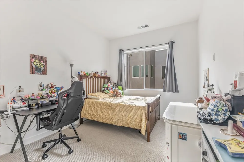 27227 Diamond Peak Lane #302 Valencia, CA 91381