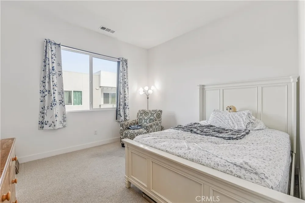 27227 Diamond Peak Lane #302 Valencia, CA 91381