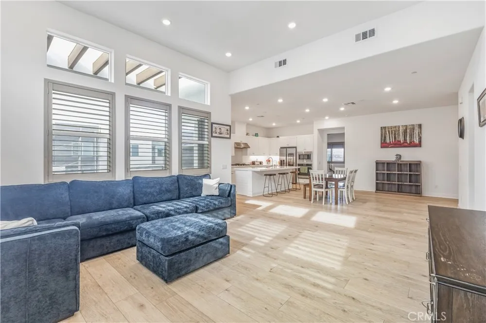 27227 Diamond Peak Lane #302 Valencia, CA 91381