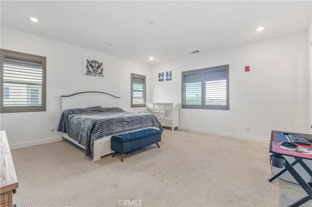 27227 Diamond Peak Lane #302 Valencia, CA 91381