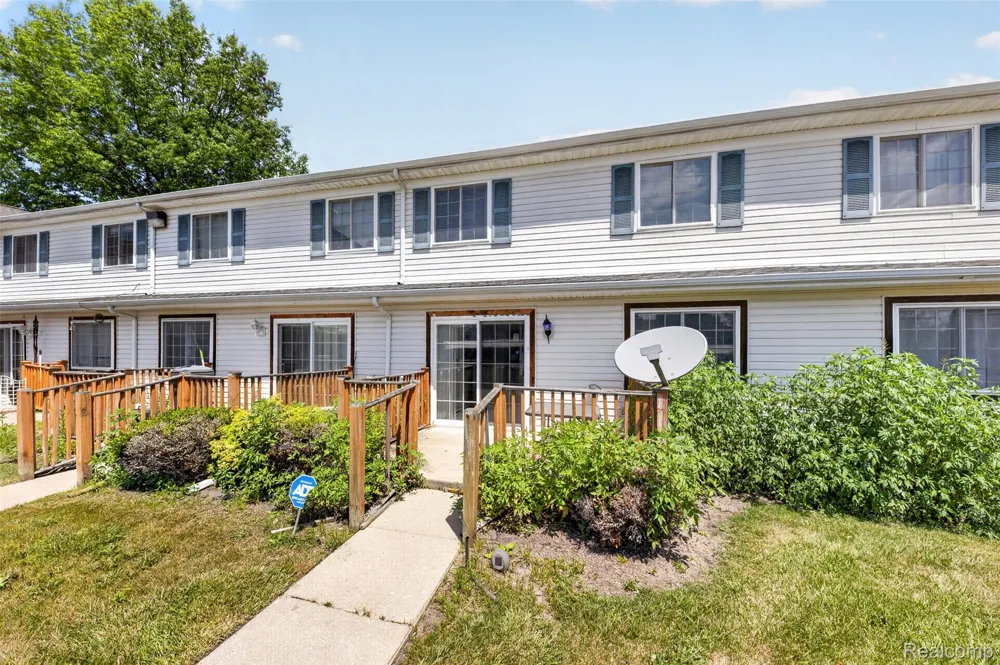 16515 Terrace Village Drive Taylor City, MI 48180