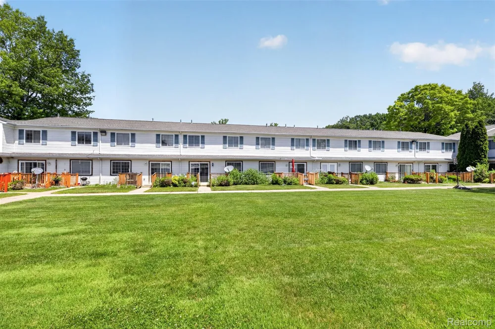 16515 Terrace Village Drive Taylor City, MI 48180
