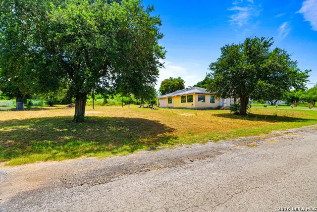 133 LAKE ST Mathis, TX 78368
