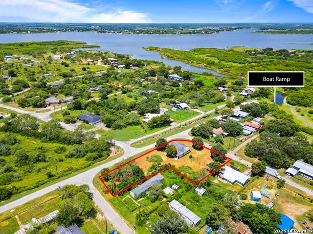 133 LAKE ST Mathis, TX 78368
