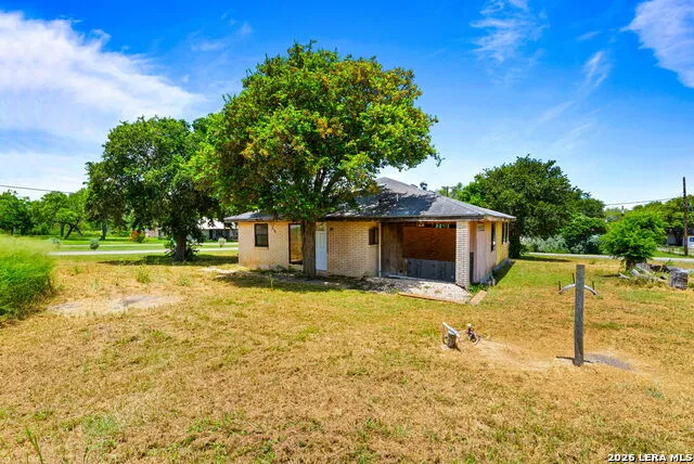 133 LAKE ST Mathis, TX 78368