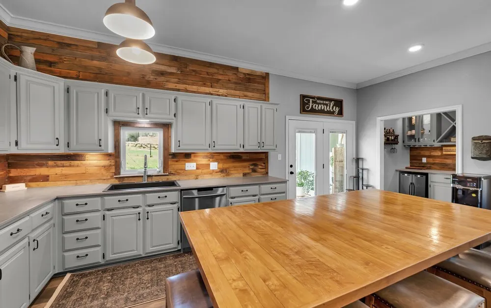5819 FM 56 Clifton, TX 76634