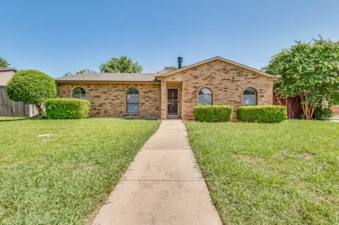 490 Clear Creek