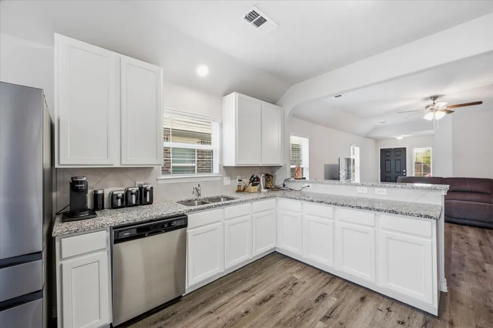 1709 Mark Lane Ennis, TX 75119