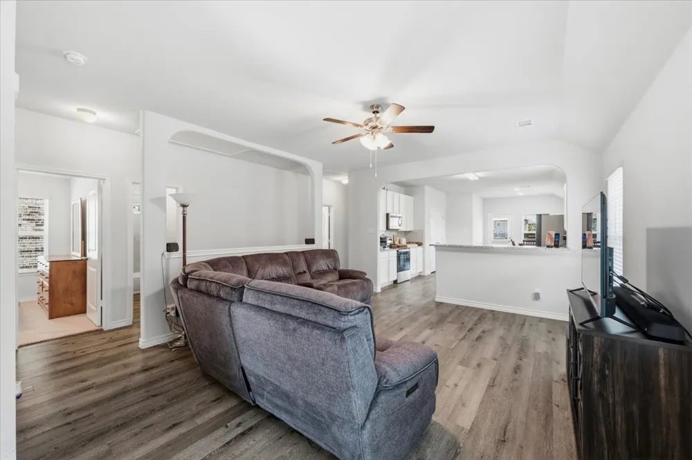 1709 Mark Lane Ennis, TX 75119