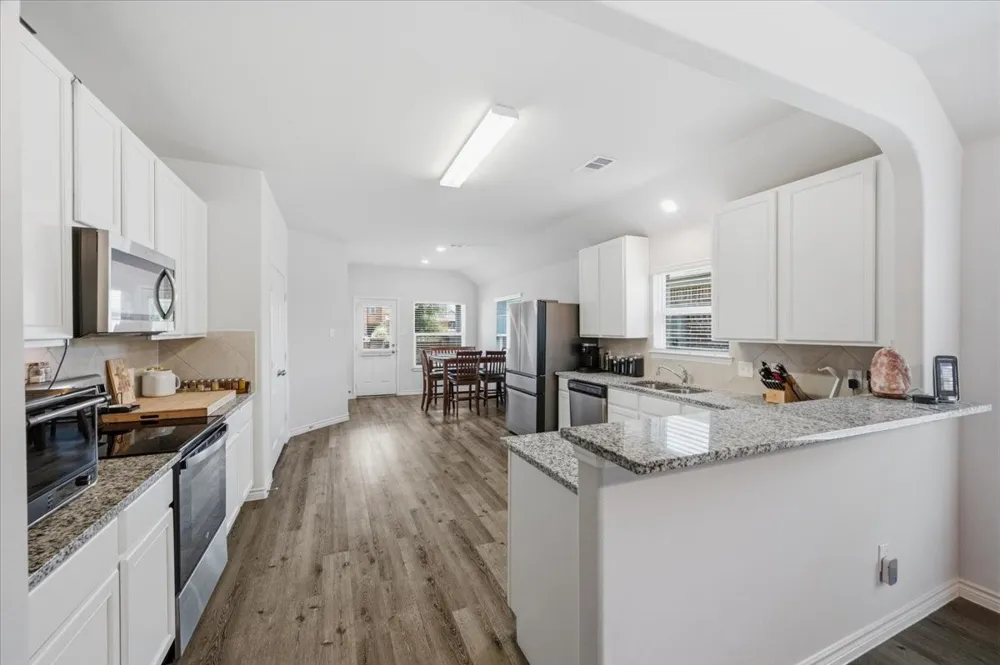 1709 Mark Lane Ennis, TX 75119