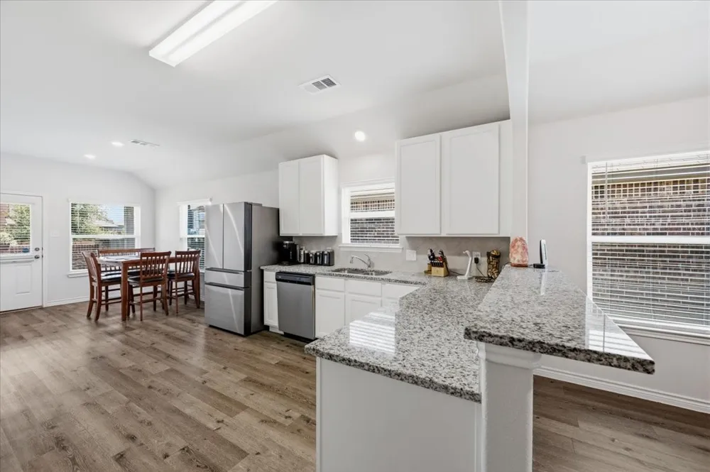 1709 Mark Lane Ennis, TX 75119