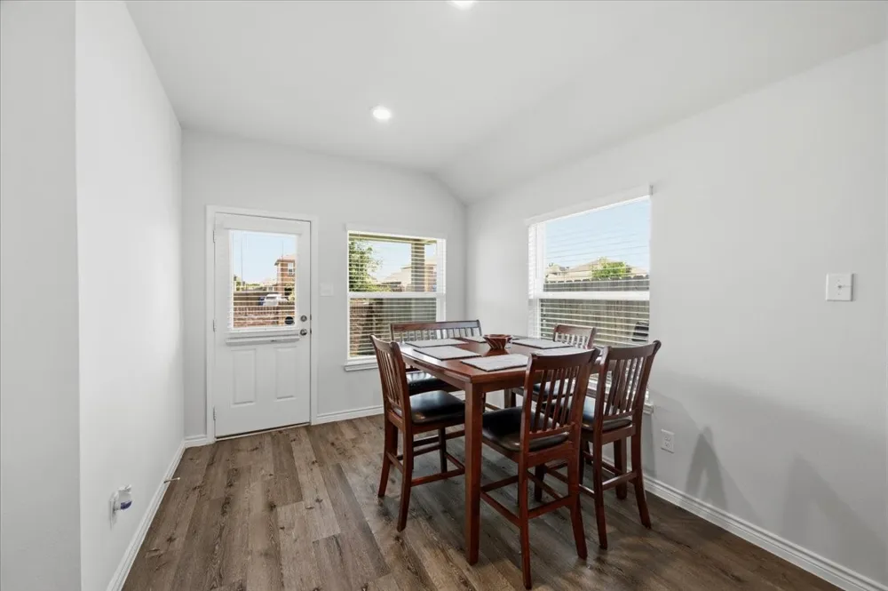 1709 Mark Lane Ennis, TX 75119