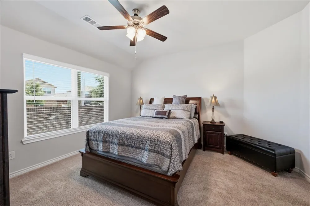 1709 Mark Lane Ennis, TX 75119