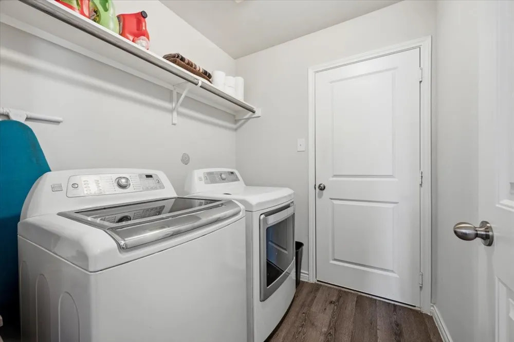 1709 Mark Lane Ennis, TX 75119