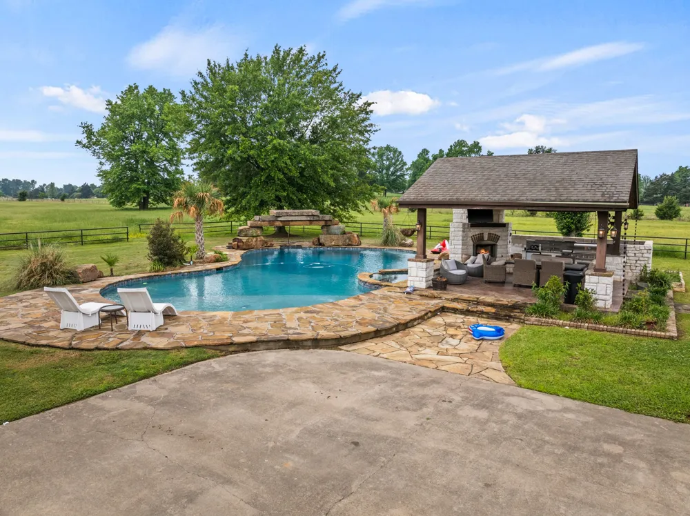 2320 W Highway 11 Pittsburg, TX 75686