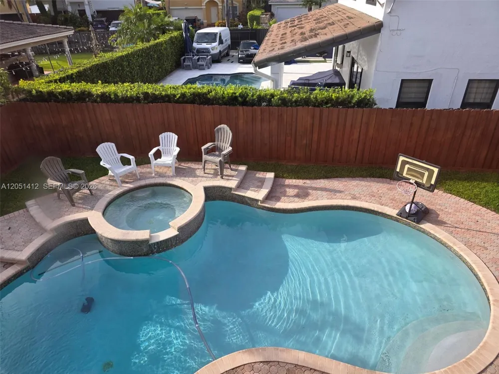 16453 SW 75th Ter Miami, FL 33193
