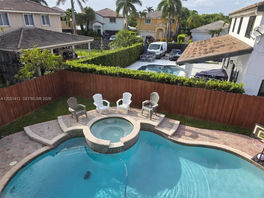 16453 SW 75th Ter Miami, FL 33193