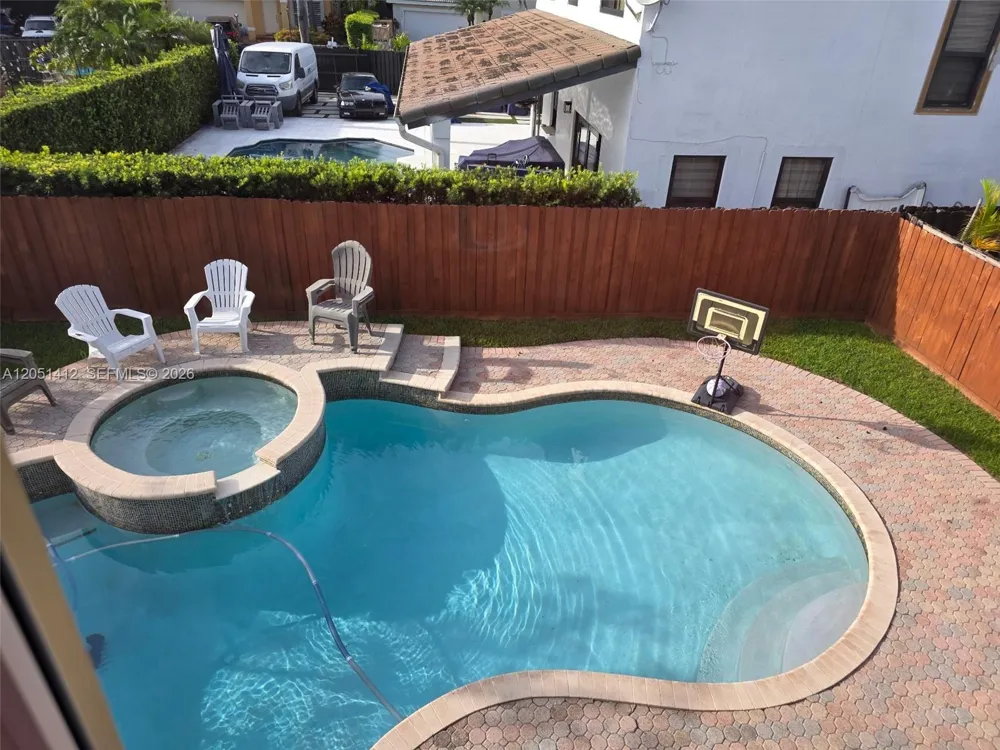 16453 SW 75th Ter Miami, FL 33193