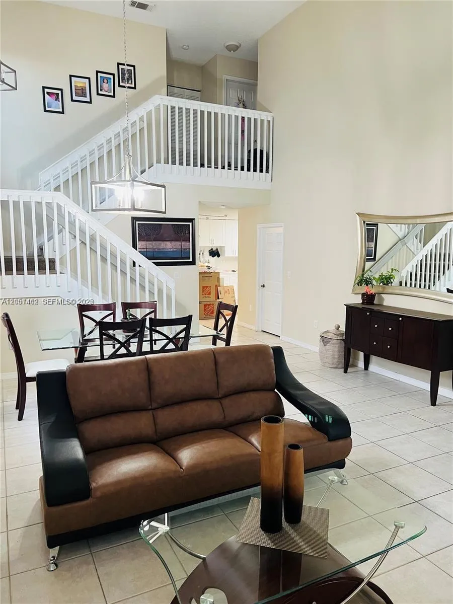 16453 SW 75th Ter Miami, FL 33193