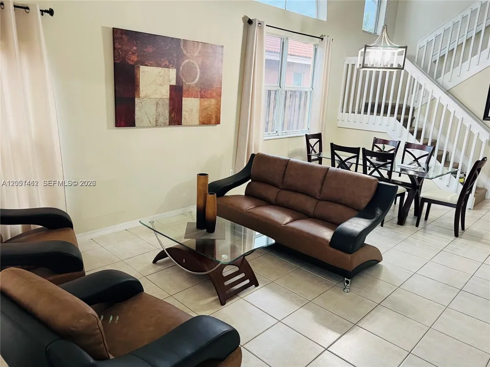 16453 SW 75th Ter Miami, FL 33193