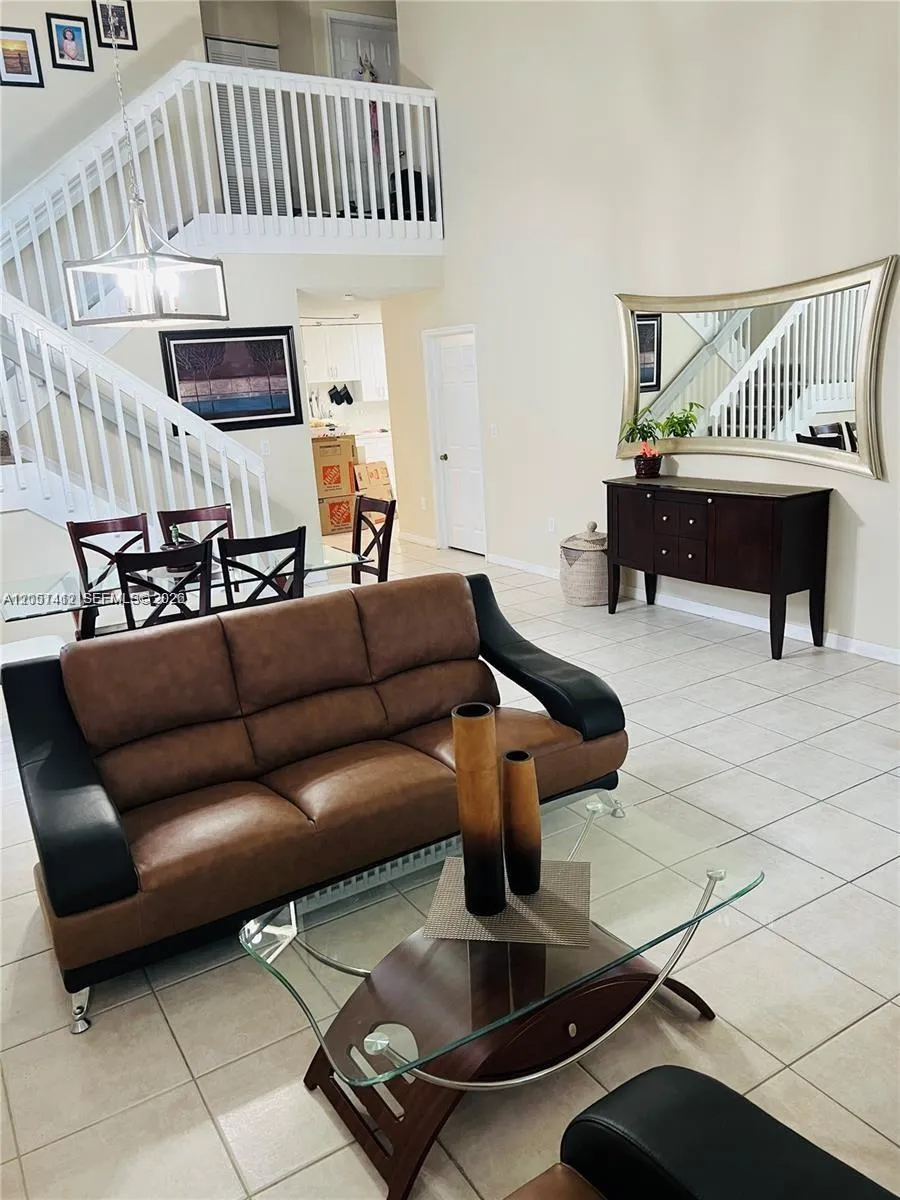 16453 SW 75th Ter Miami, FL 33193