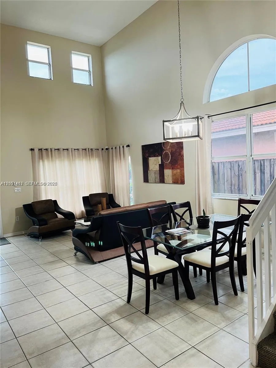 16453 SW 75th Ter Miami, FL 33193