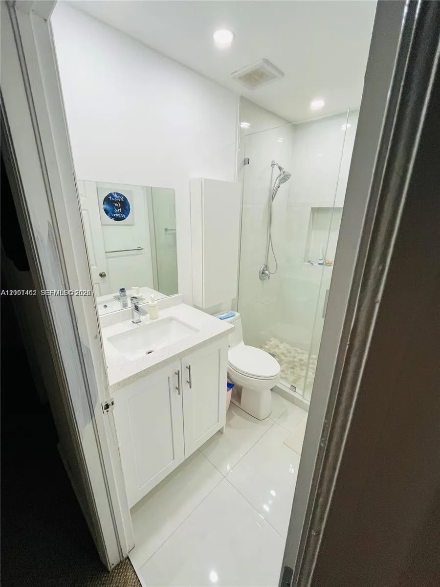 16453 SW 75th Ter Miami, FL 33193
