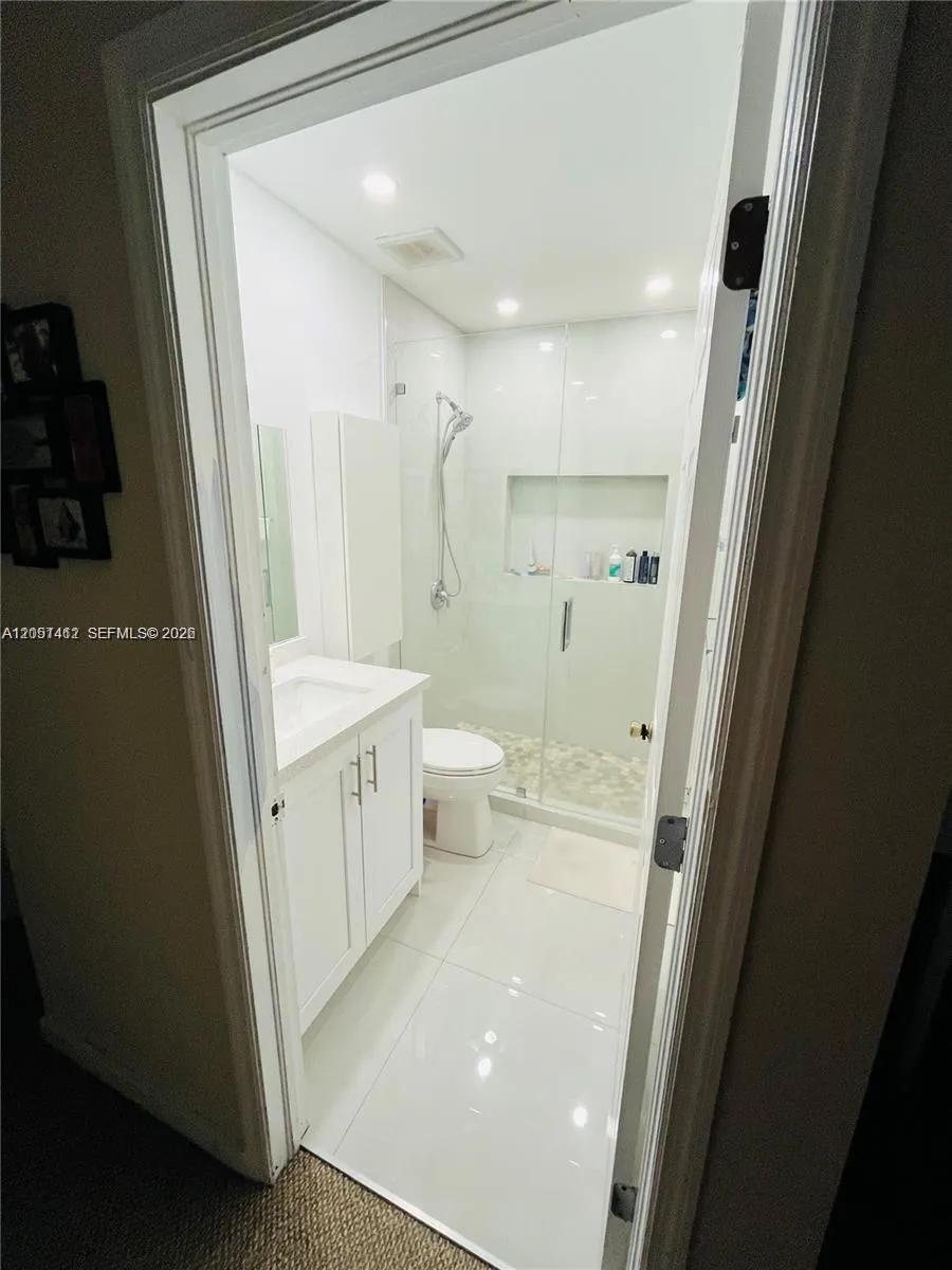 16453 SW 75th Ter Miami, FL 33193