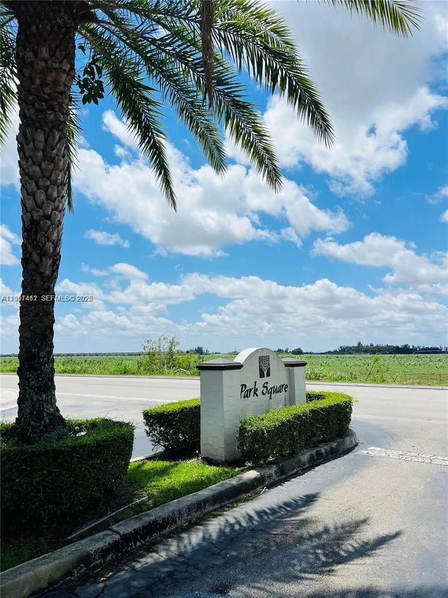 16453 SW 75th Ter Miami, FL 33193
